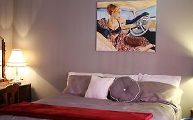 Lux Rooms