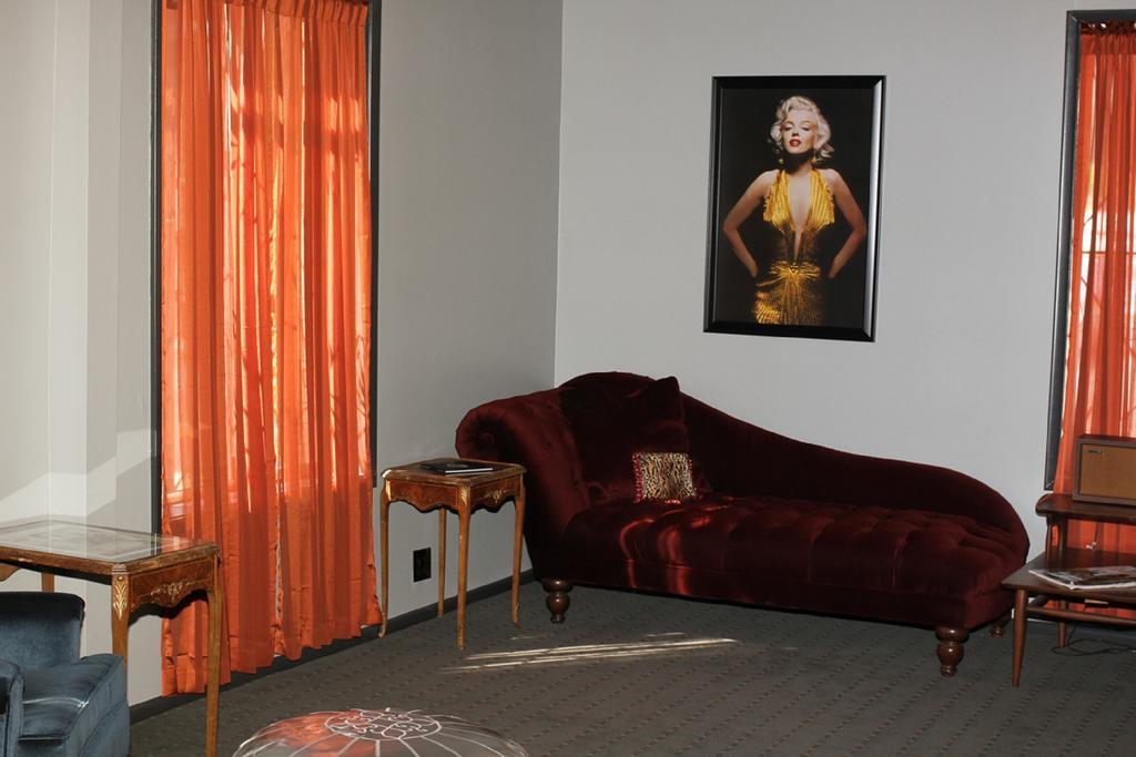 Lux Rooms Wallace Room photo