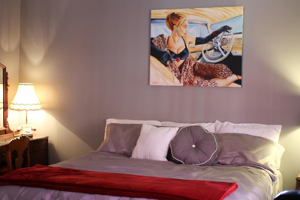 Lux Rooms Wallace Room photo