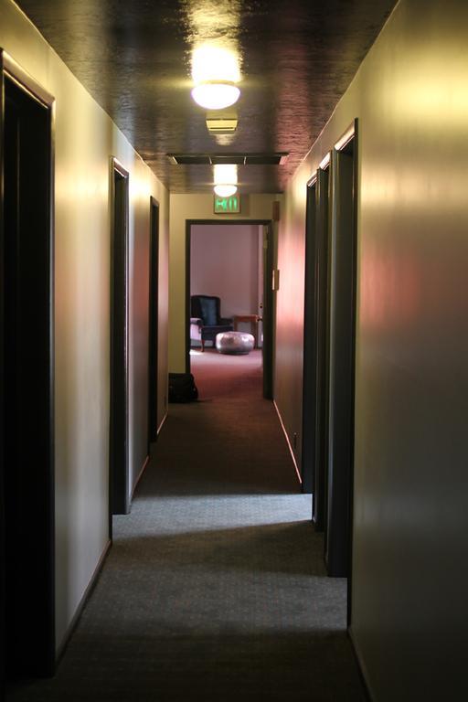 Lux Rooms Wallace Exterior photo